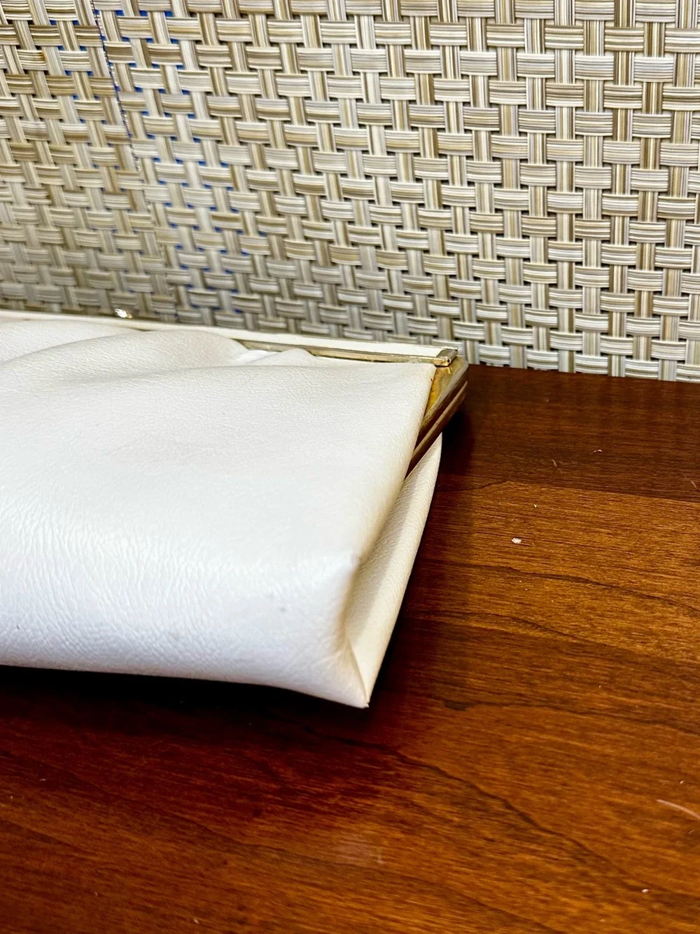 VTG 1950s-60s Andé White Faux Leather Clutch Kiss Lock Mid Century Evening Bag
